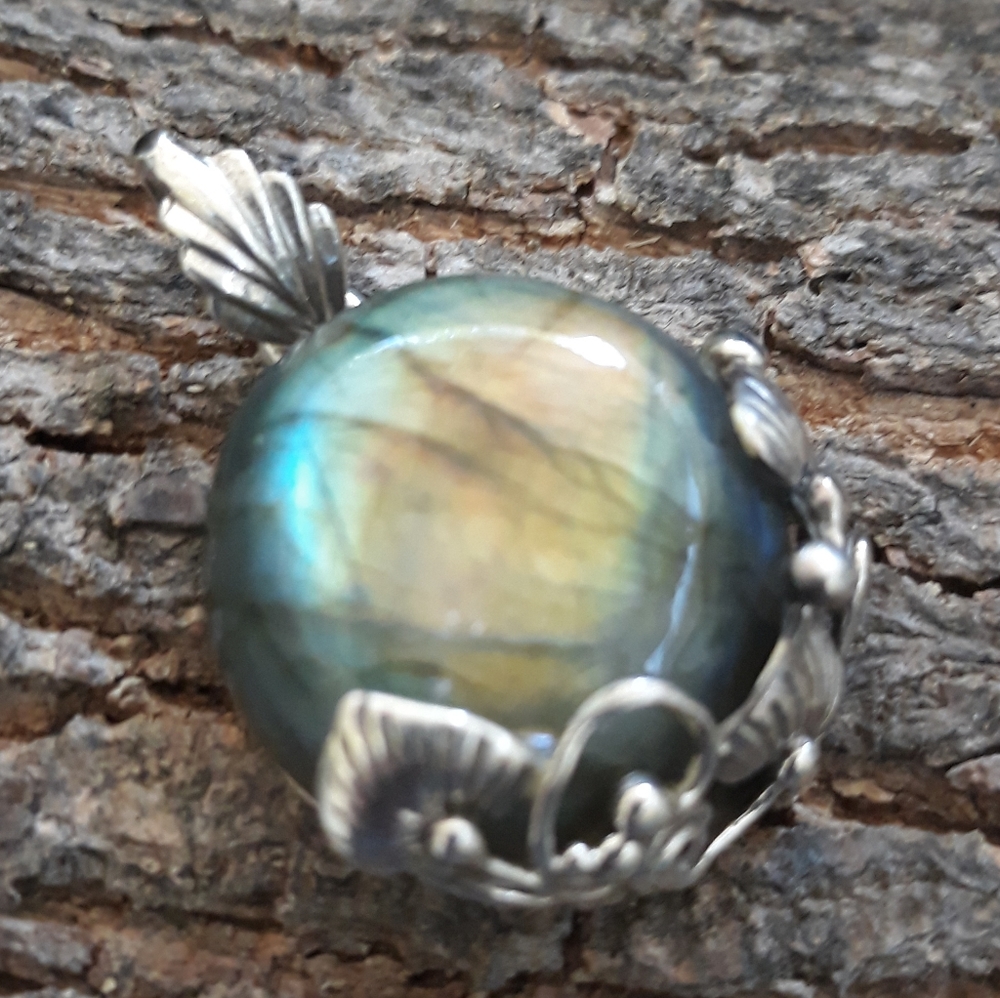 Spectrolite Labradorite Pendant - Picture 6 of 9